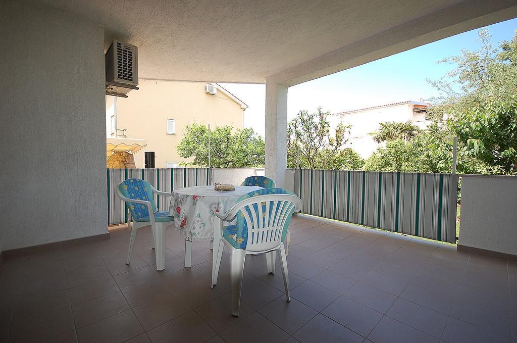 Apartments Klic Malinska Bilik gambar